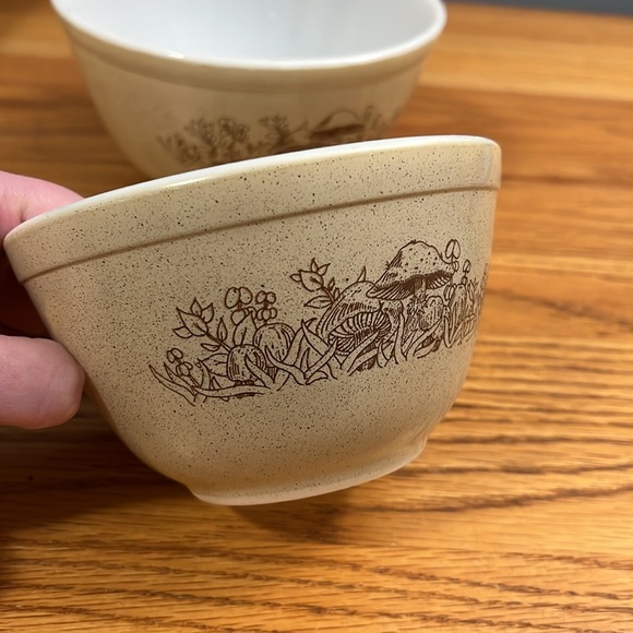 Pyrex 401 & 402 Forest Fancies Mushroom Bowl Set, Vintage 1980s Kitchen - Picture 6 of 12